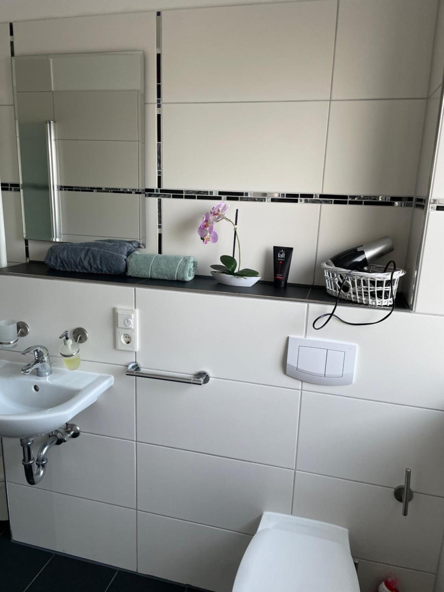 Ferienwohnung Mit Fussbodenheizung Nahe Messe, Gratis Parkplatz Und Abstellplatz E - Bike Hanovra Exterior foto